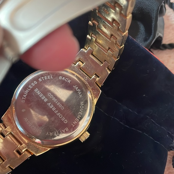 Geoffrey Beene watch - Picture 3 of 4
